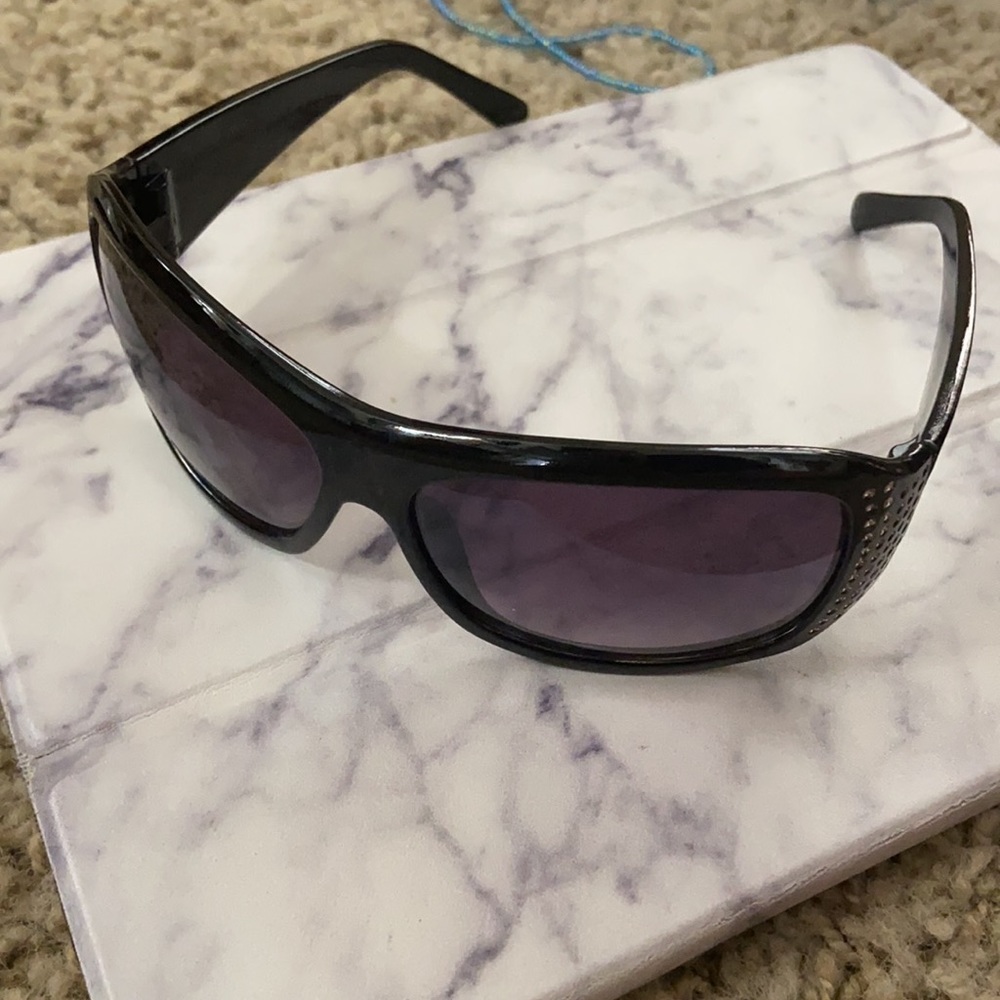 Assorted sunglasses - Picture 8 of 10